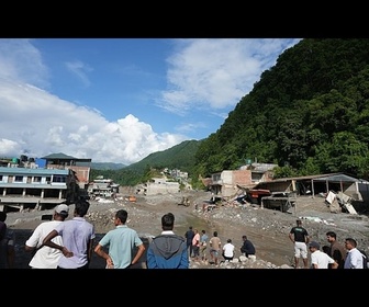 Replay Au Népal, les inondations font plus de 900 morts, la recherche de survivants se poursuit