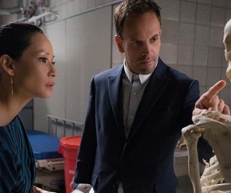 Replay Elementary - S4 E4 - Ménage à trois