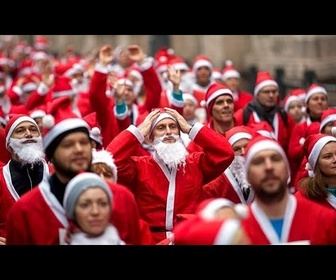 Replay Plus de 4 000 personnes à la course des Pères Noël de Budapest