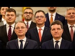 Replay Roumanie : le nouveau Premier ministre Luca Niculescu et son gouvernement prêtent serment