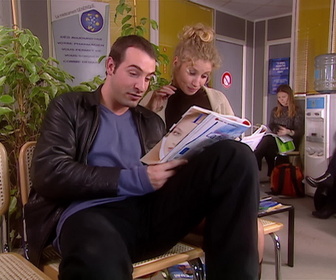 Replay Un gars, une fille - S1E31 - Chez le médecin