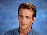 Replay Beverly Hills, 90210 - S04 E22 - Un week-end plein de surprises