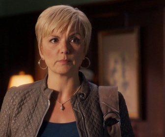 Replay Retour à Cedar Cove - S01 E05 - Esprits suspicieux