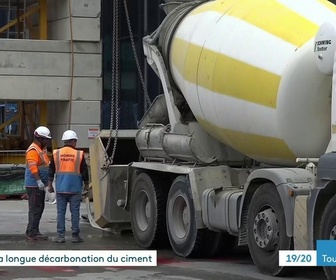 Replay Les dossiers d'ICI - LA LONGUE DÉCARBONATION DU CIMENT