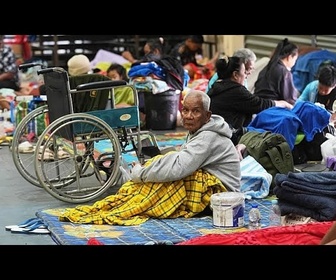 Replay Les évacués thaïlandais attendent, tensions avec le Cambodge au quatrième jour