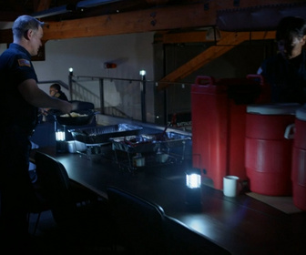 Replay 9-1-1 - S5 E2 - Dans le noir