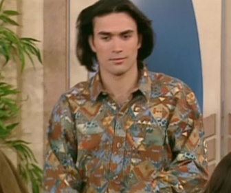 Replay Hélène et les garçons - S08 E11 - Enfermée