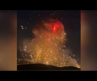 Replay Une frappe américaine provoque une énorme boule de feu dans le ciel d'Ispahan, en Iran