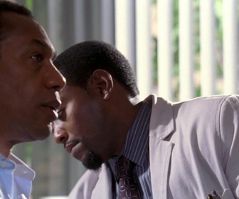 Replay Dr House - S01 E17 - Double discours