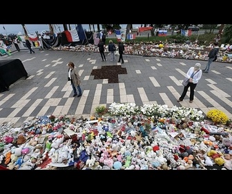 Replay Dix ans de l'attentat de Nice : une marche blanche rassemble un millier de personnes