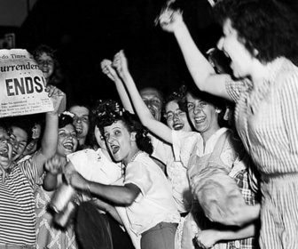 Replay 1945. Le Japon capitule, l'Amérique est en fête - Mystères d'archives