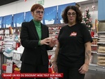 Replay Un jour, un doc - Quand un roi du discount mise tout sur Noël
