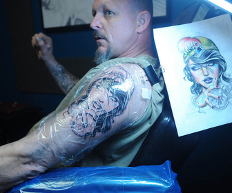 Replay Ink Master - Le meilleur tatoueur - S3E10 - La beauté est dans les yeux de celui qui regarde