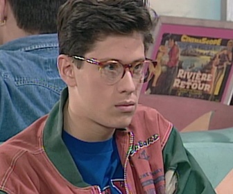 Replay Premiers baisers - S04 E16 - Des bonnes habitudes