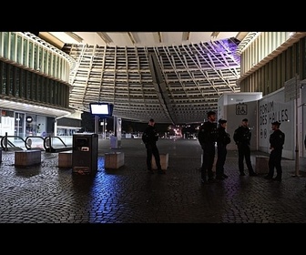 Replay La police patrouille dans Paris sous couvre-feu nocturne