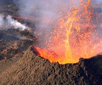 Replay Gardiens des volcans - Vivre avec les volcans