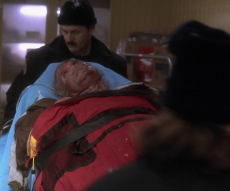 Replay Urgences - S3E10 - Sans abri pour Noël