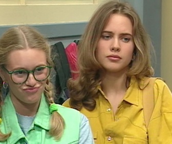 Replay Premiers baisers - S06 E05 - Sur les rangs