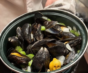 Replay Belgique : les moules-frites - Voyage en cuisine