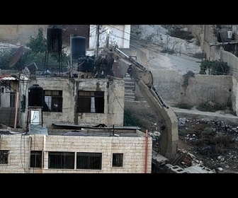 Replay Une vidéo avec des soldats israéliens poussant des corps du toit ?