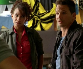 Replay Numb3rs - S5 E7 - Dans le creux de la vague