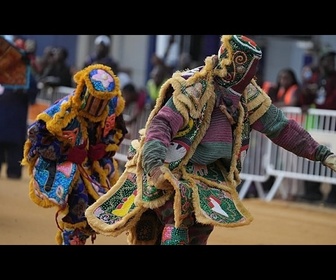 Replay Des danseurs masqués envahissent les rues de Porto-Novo pour un festival béninois