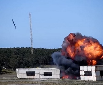 Replay Quand l'armée affiche ses tirs de missile - Le dessous des images