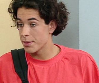 Replay Premiers baisers - S09 E11 - A un cheveu près