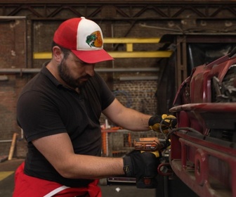 Replay Top Mecanic : 5 jours pour restaurer une épave - S6E28 - Jour 3 - Semaine spéciale animateur de Top Gear France