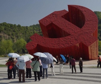 Replay Focus - En Chine, les autorités encouragent le tourisme rouge, sur les pas de Mao Zedong