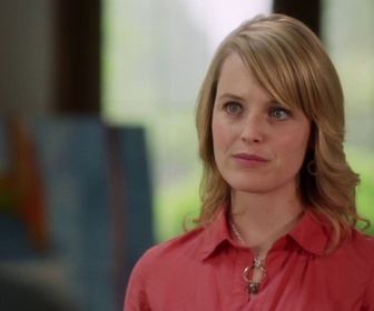 Replay Retour à Cedar Cove - S01 E08 - Aide demandée