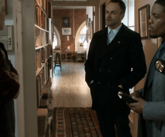 Replay Elementary - S2 E23 - Le secret dans la peau