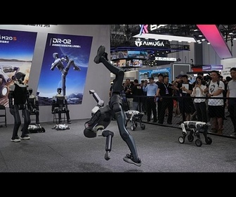 Replay Pékin : les robots humanoïdes dansent, jouent au ping-pong et disputent des combats de MMA