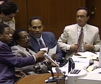 Replay Un gant tient le monde en haleine - O. J. Simpson : Made in America (4/5)