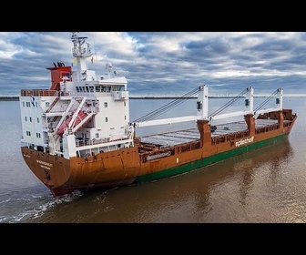 Replay L'équipage du Minervagracht, attaqué au large du Yémen, secouru par les forces de l'UE
