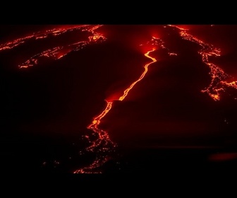 Replay Un drone filme des rivières de lave dévalant l'Etna