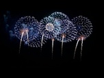 Replay En images : deux bateaux de feux d'artifice prennent feu pendant le festival de Yokohama