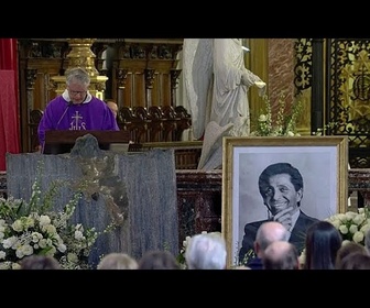 Replay Anne Hathaway et Donatella Versace parmi les endeuillés aux funérailles de Valentino à Rome