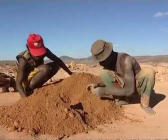 Replay Latitude Malgache - Manambokely. A la recherche des pierres bleues - Madagascar