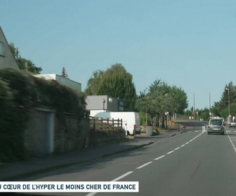 Replay Un jour, un doc - Au cœur de l'hyper le moins cher de France