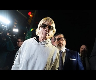 Replay L'actrice américaine Selma Blair accusée d'avoir agressé des membres d'équipage lors d'un vol...