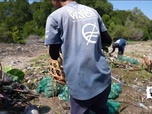 Replay Élément Terre - Face à la pollution au plastique à Bali, l'ONG Sungai Watch dépollue les rivières