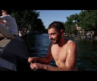 Replay La chaleur pousse à la baignade illégale dans le centre de Paris