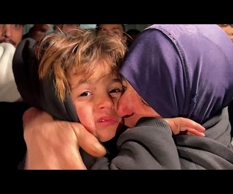 Replay Retrouvailles émouvantes à Rafah, des Palestiniens franchissent la frontière Gaza-Égypte