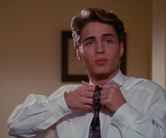 Replay Beverly Hills, 90210 - S01 E08 - 17 ans de réflexion