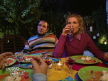 Replay Un gars, une fille - S4E25 - Barbecue avec leurs copains