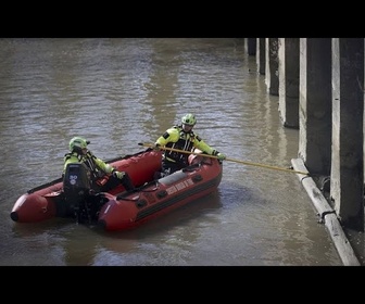 Replay États-Unis : percuté par un navire, un pont à Baltimore s'effondre, des véhicules à l'eau