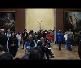 Replay Passeports russes et bijoux vendus en ligne : comment internet s'est emballé autour des fausses...