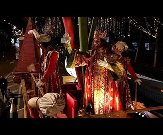 Replay Des milliers célèbrent le défilé des Rois mages 2026 à Madrid