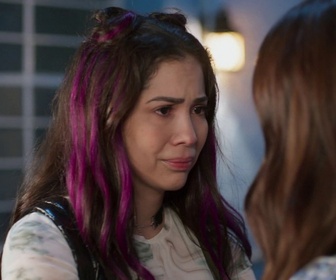 Replay Les riches pleurent aussi - S01 E01